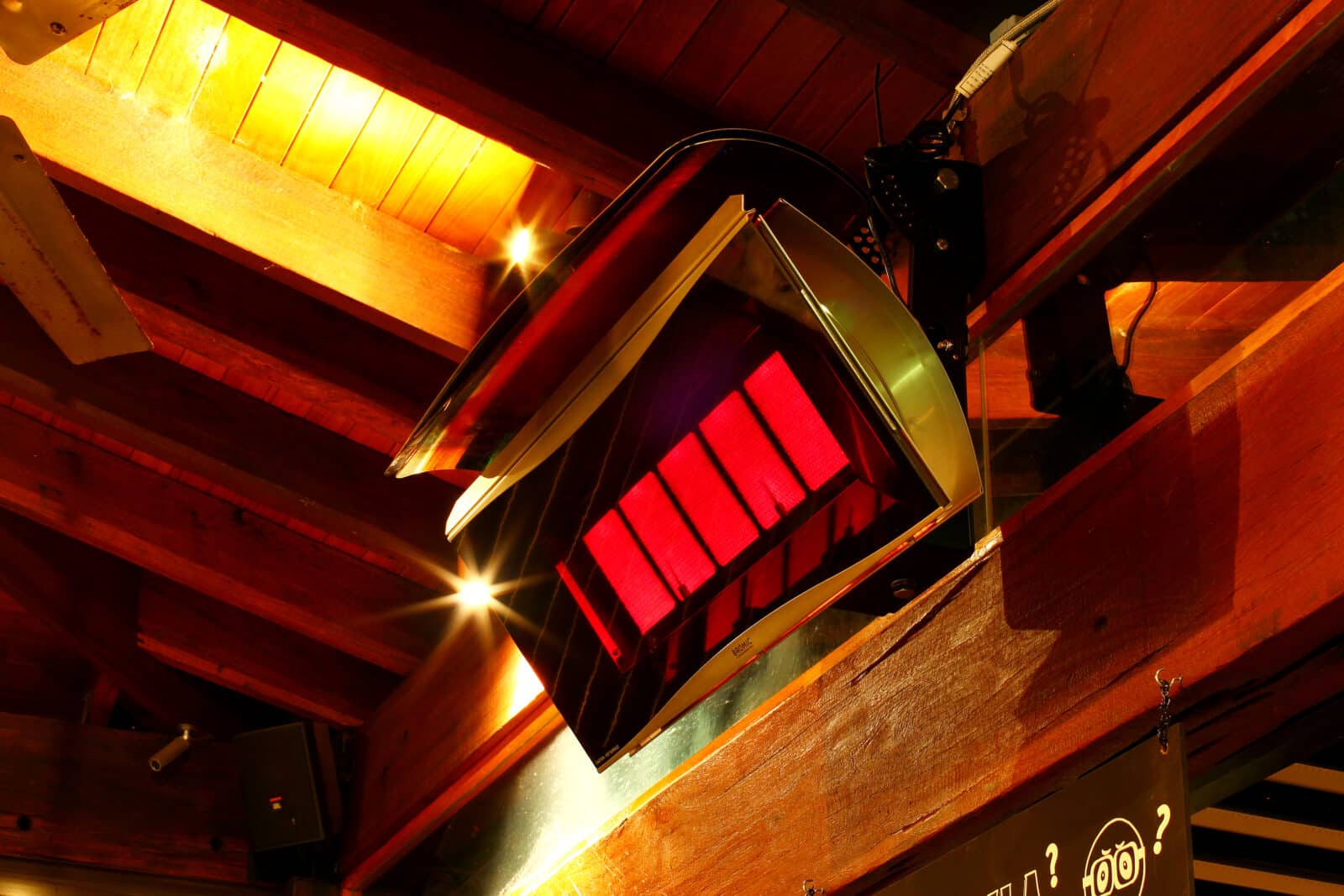 Buitenverwarming op gas aan de muur